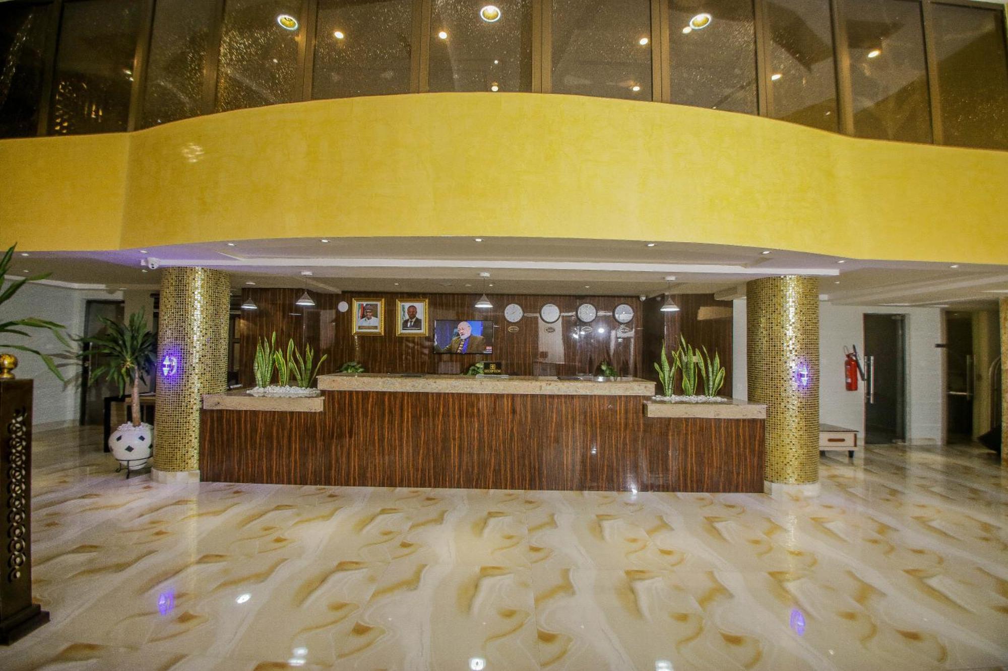 Perfecto La Villa Hotel And Suites Лагос Экстерьер фото