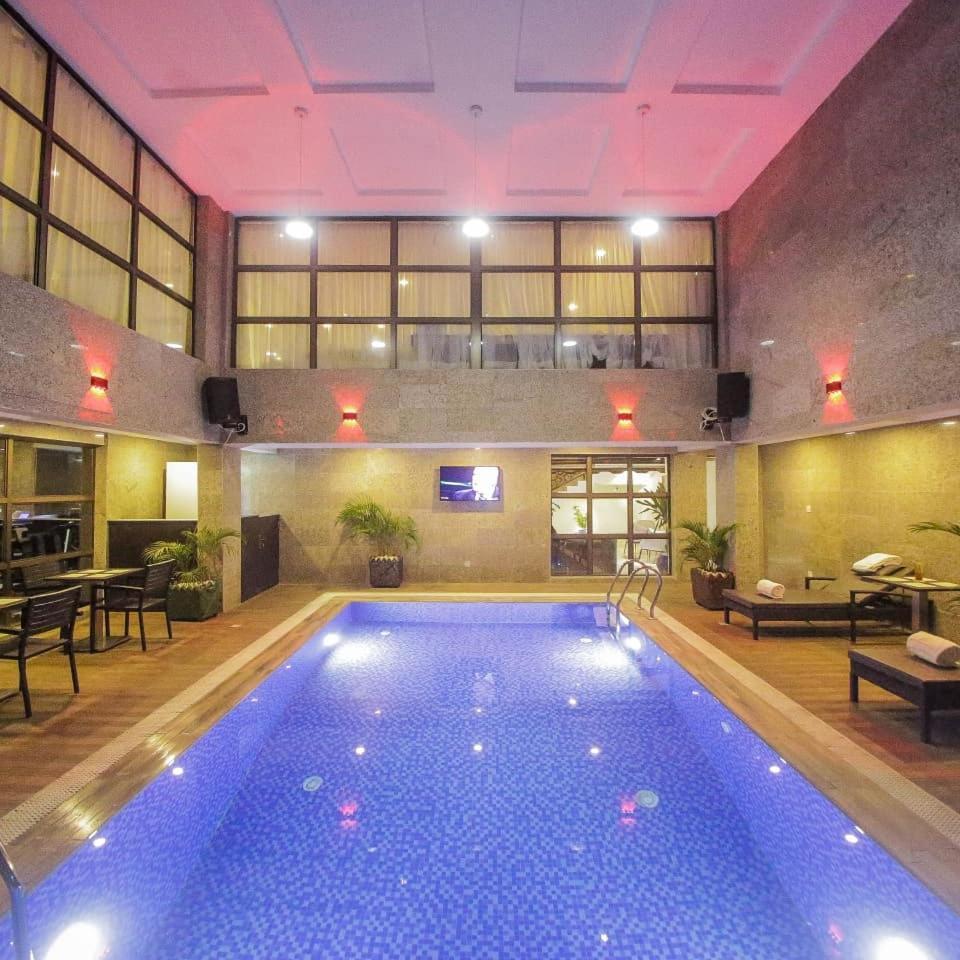 Perfecto La Villa Hotel And Suites Лагос Экстерьер фото