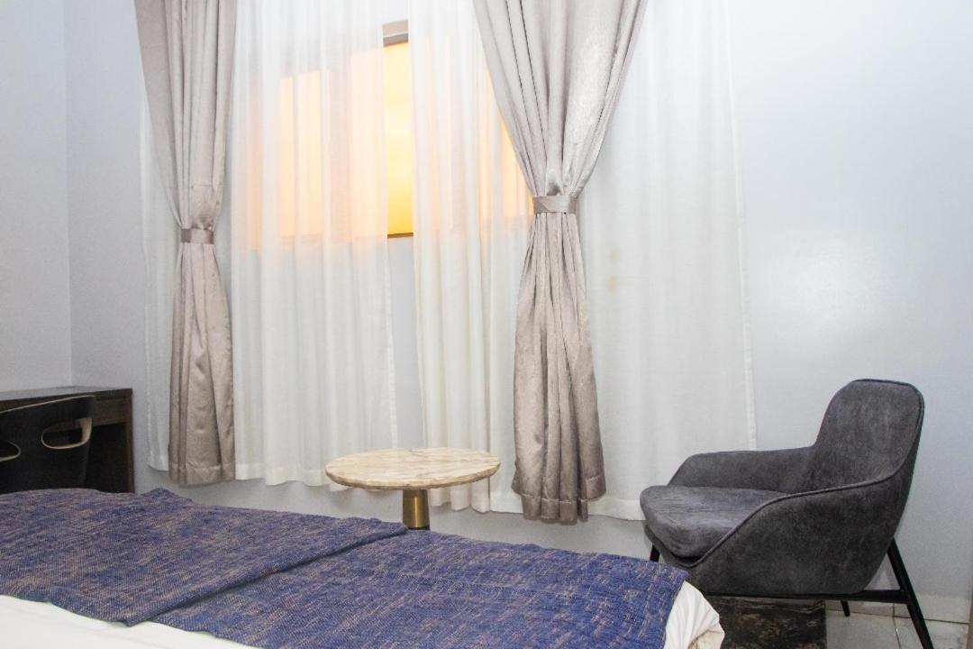 Perfecto La Villa Hotel And Suites Лагос Экстерьер фото