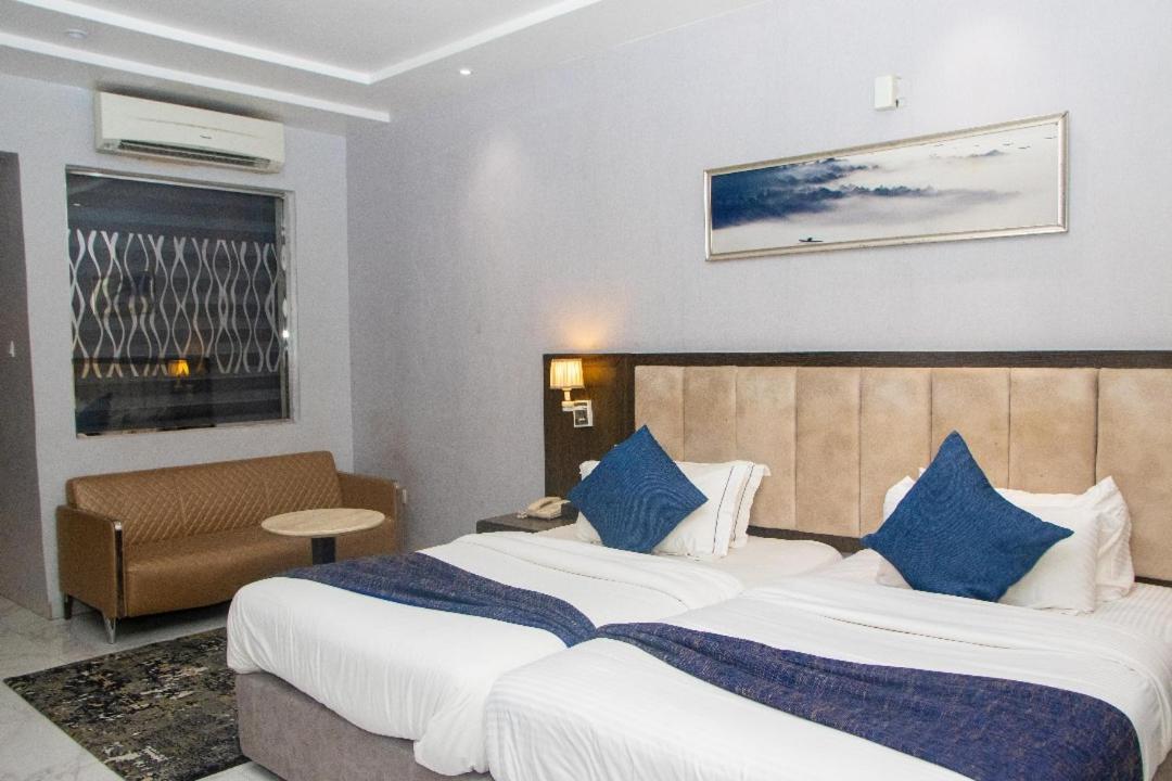 Perfecto La Villa Hotel And Suites Лагос Экстерьер фото