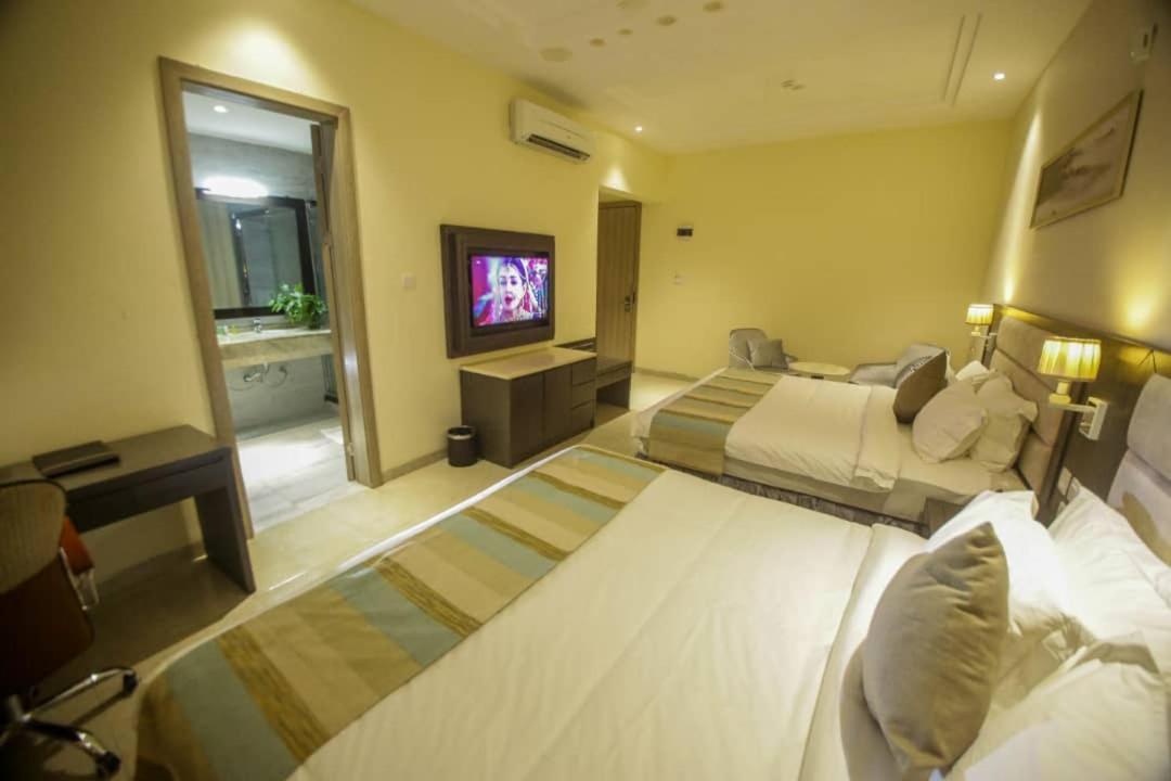 Perfecto La Villa Hotel And Suites Лагос Экстерьер фото