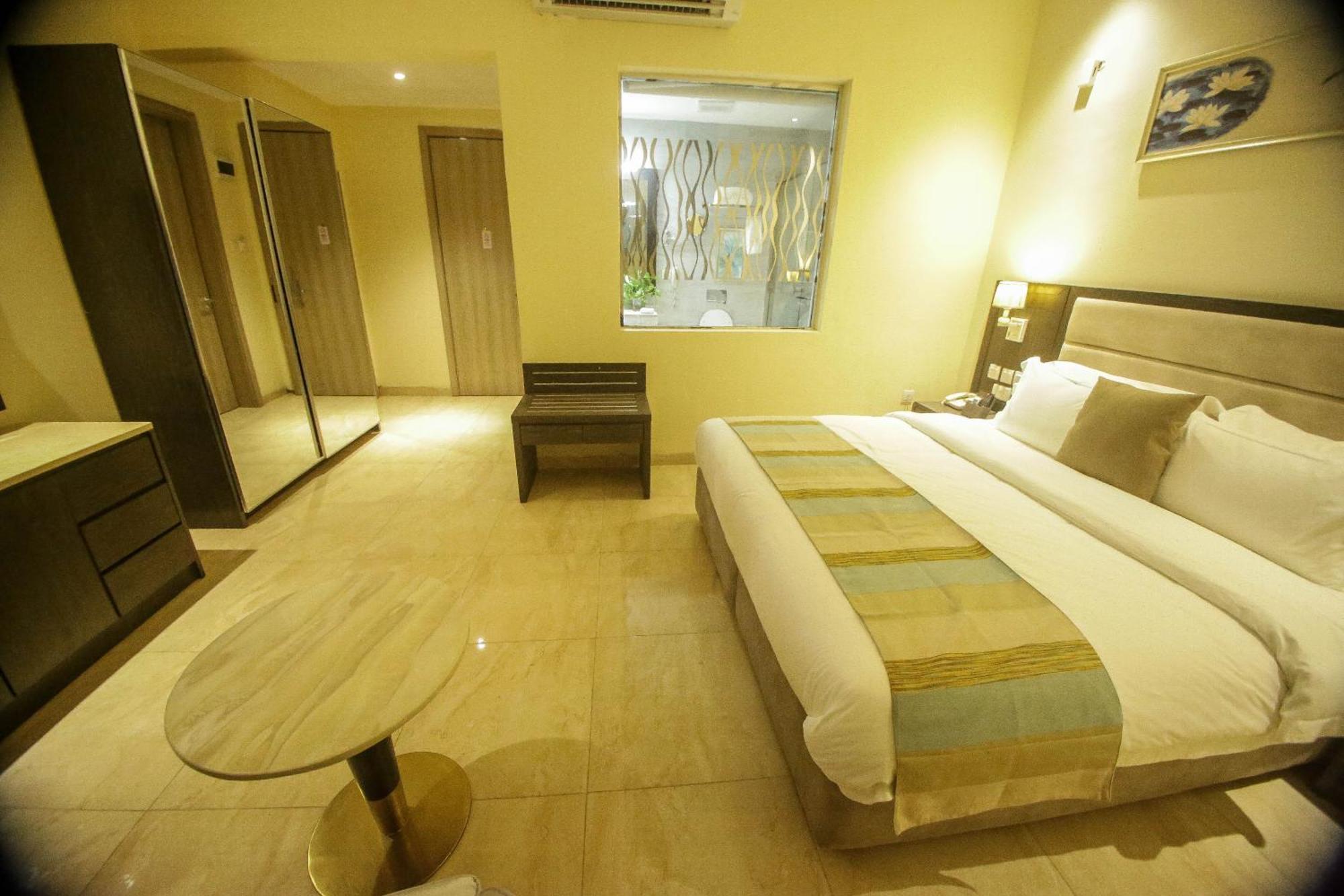 Perfecto La Villa Hotel And Suites Лагос Экстерьер фото