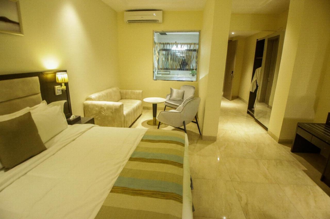 Perfecto La Villa Hotel And Suites Лагос Экстерьер фото