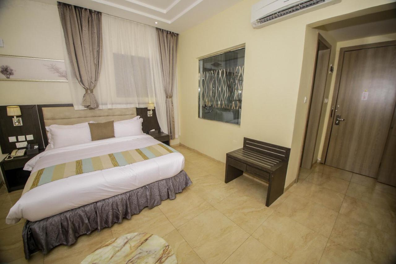 Perfecto La Villa Hotel And Suites Лагос Экстерьер фото