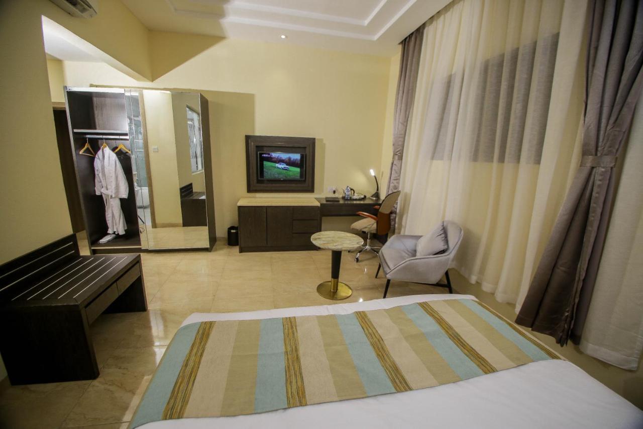 Perfecto La Villa Hotel And Suites Лагос Экстерьер фото