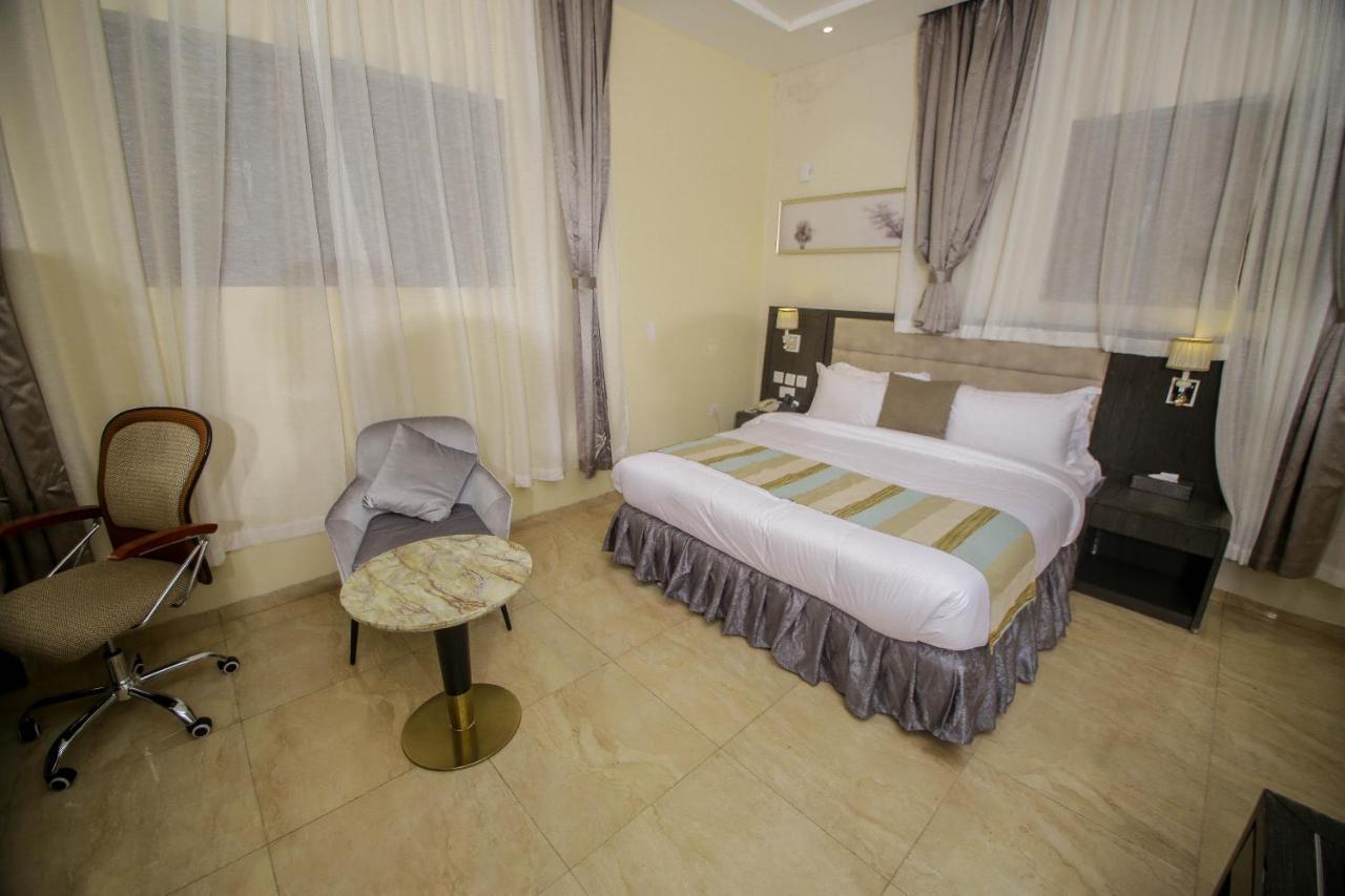 Perfecto La Villa Hotel And Suites Лагос Экстерьер фото